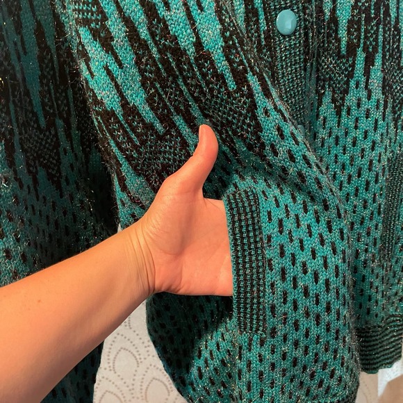 VINTAGE| NEW WANG KONG CO| WOMENS SWEATER| 22x25 1/2‎ - Picture 4 of 8